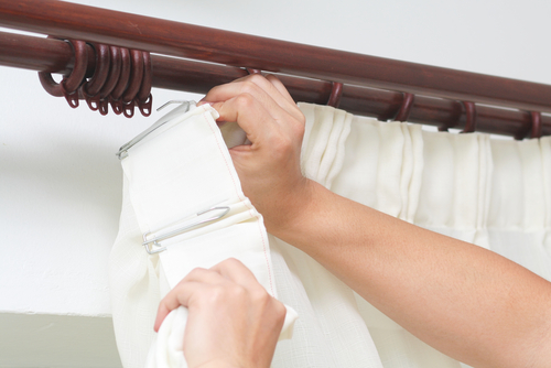 limpieza de cortinas modernas y tradicional a domicilio